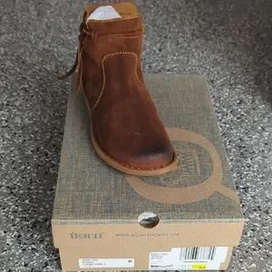 Born | Shoes | Born Brown Chukka Boots Suede Minimalist  display picture 1